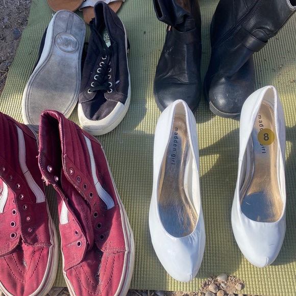 Shoe lot - Picture 2 of 8